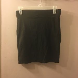 black short pencil skirt
